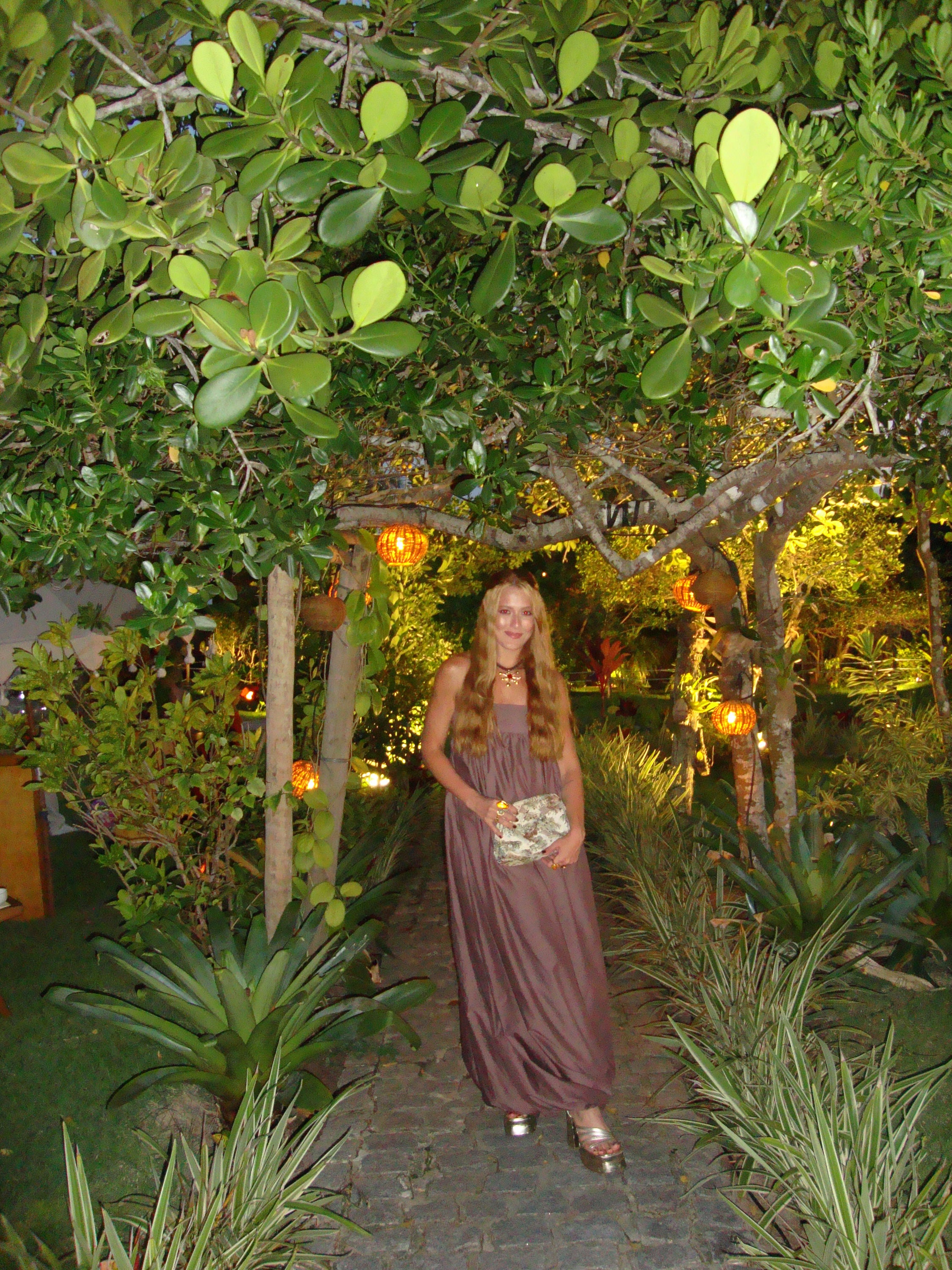 vestido busto faixa marrom
