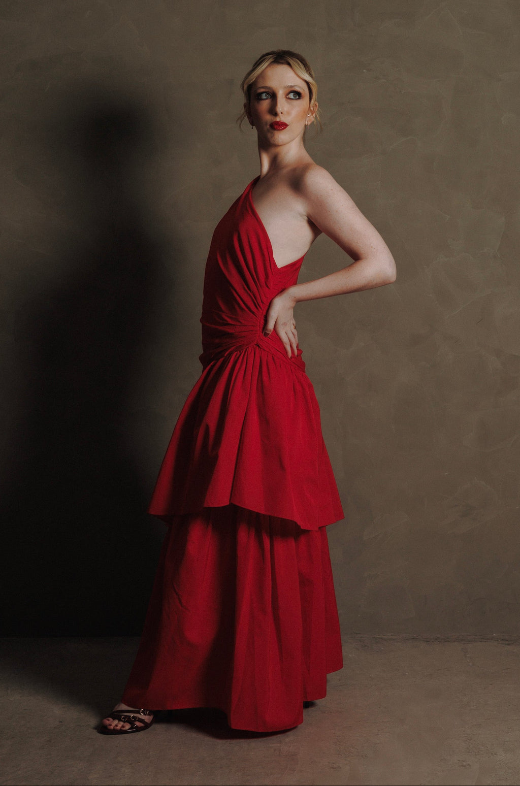 vestido vermelho um ombro só