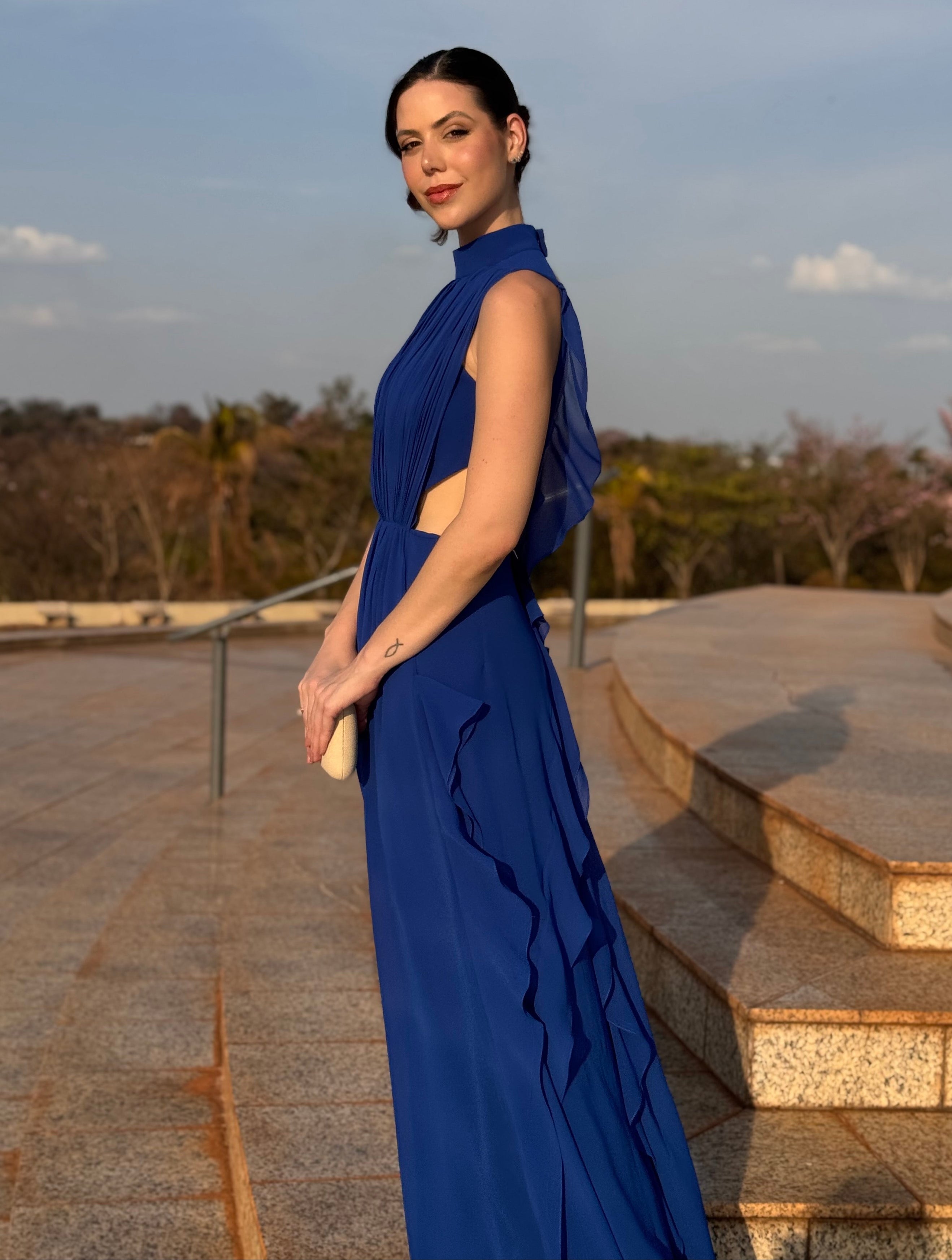 vestido vazado babado azul