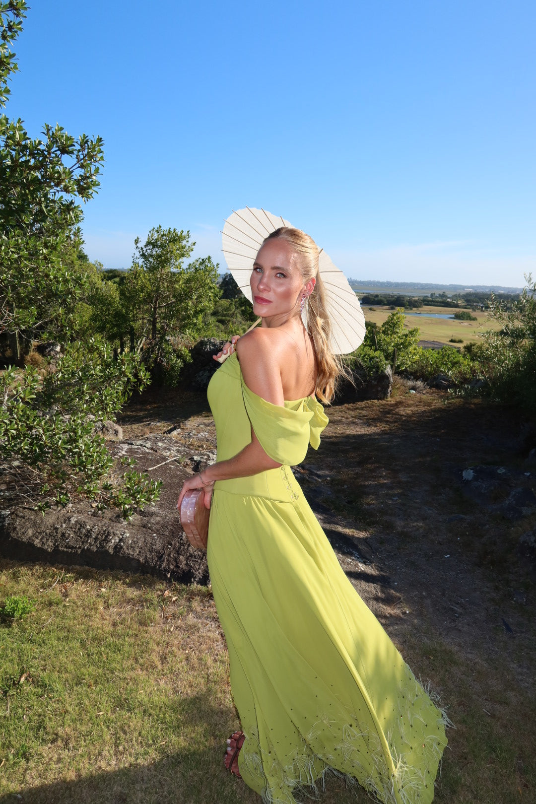 vestido corset plumas verde