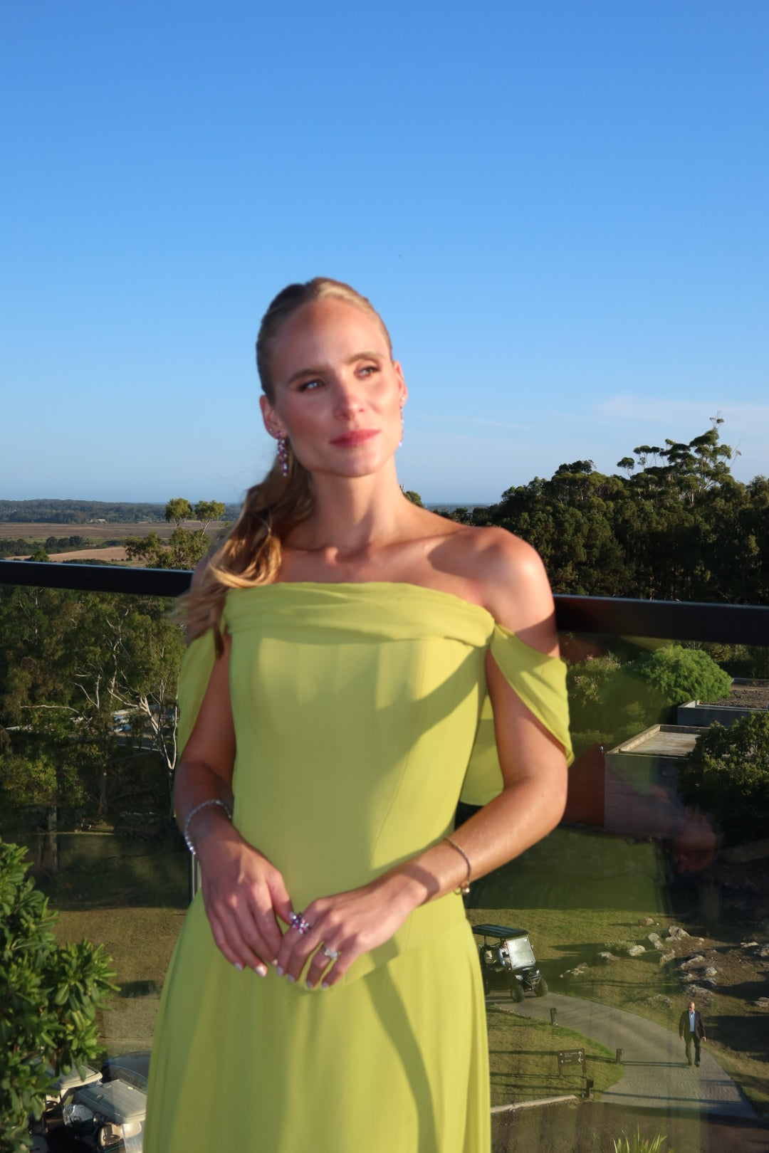 vestido corset plumas verde