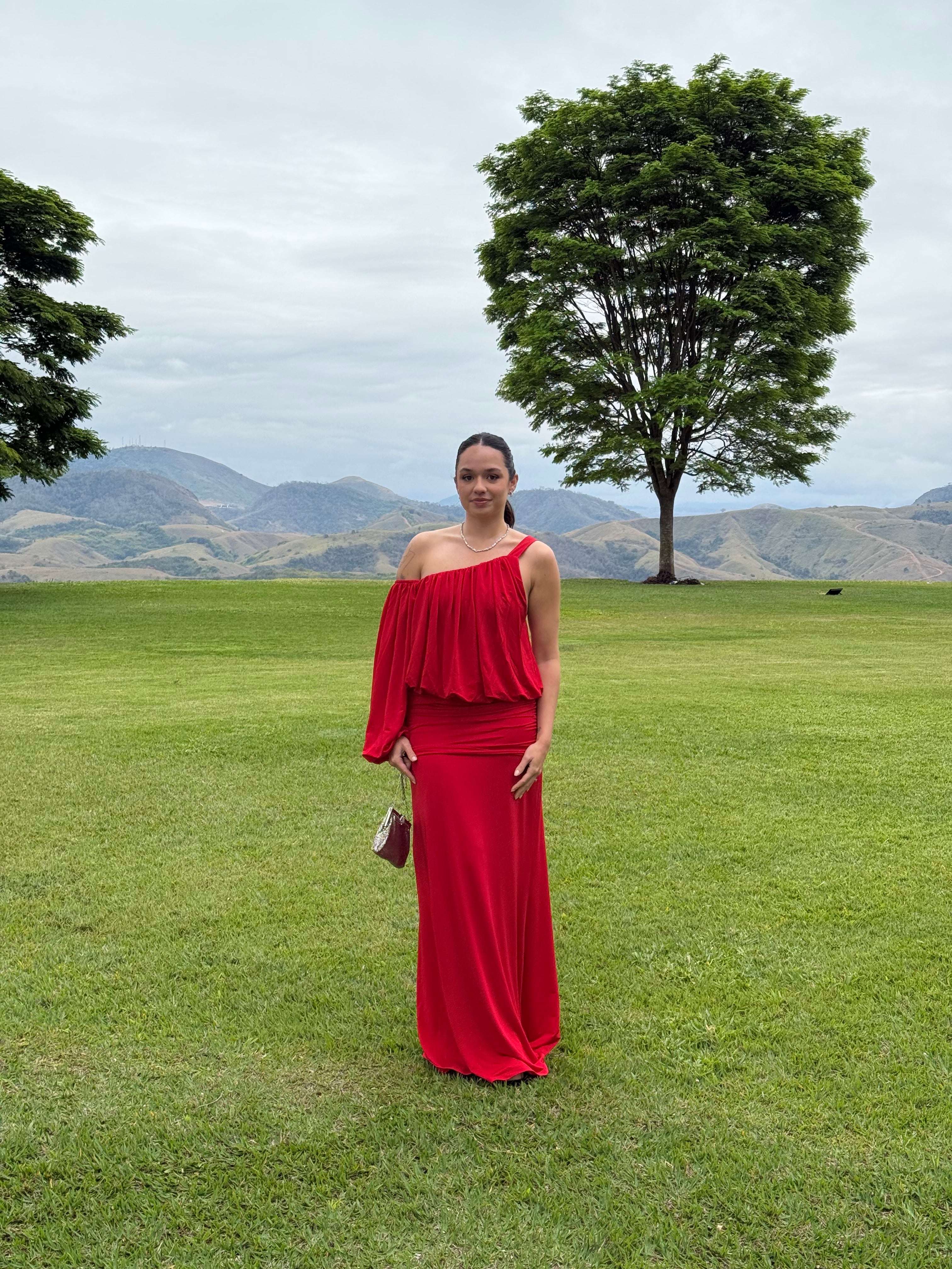 vestido manga única vermelho