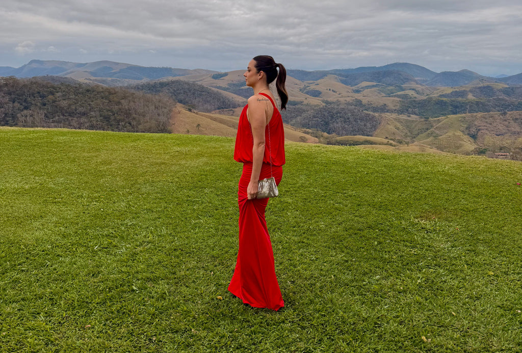 vestido manga única vermelho