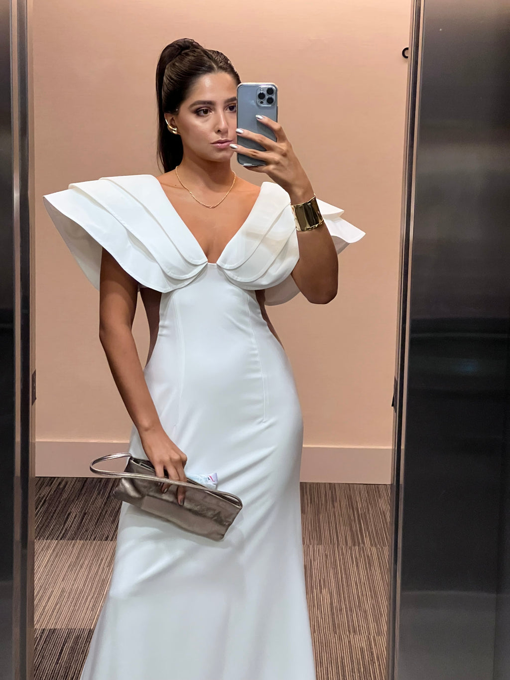 vestido estrutura ombro branco