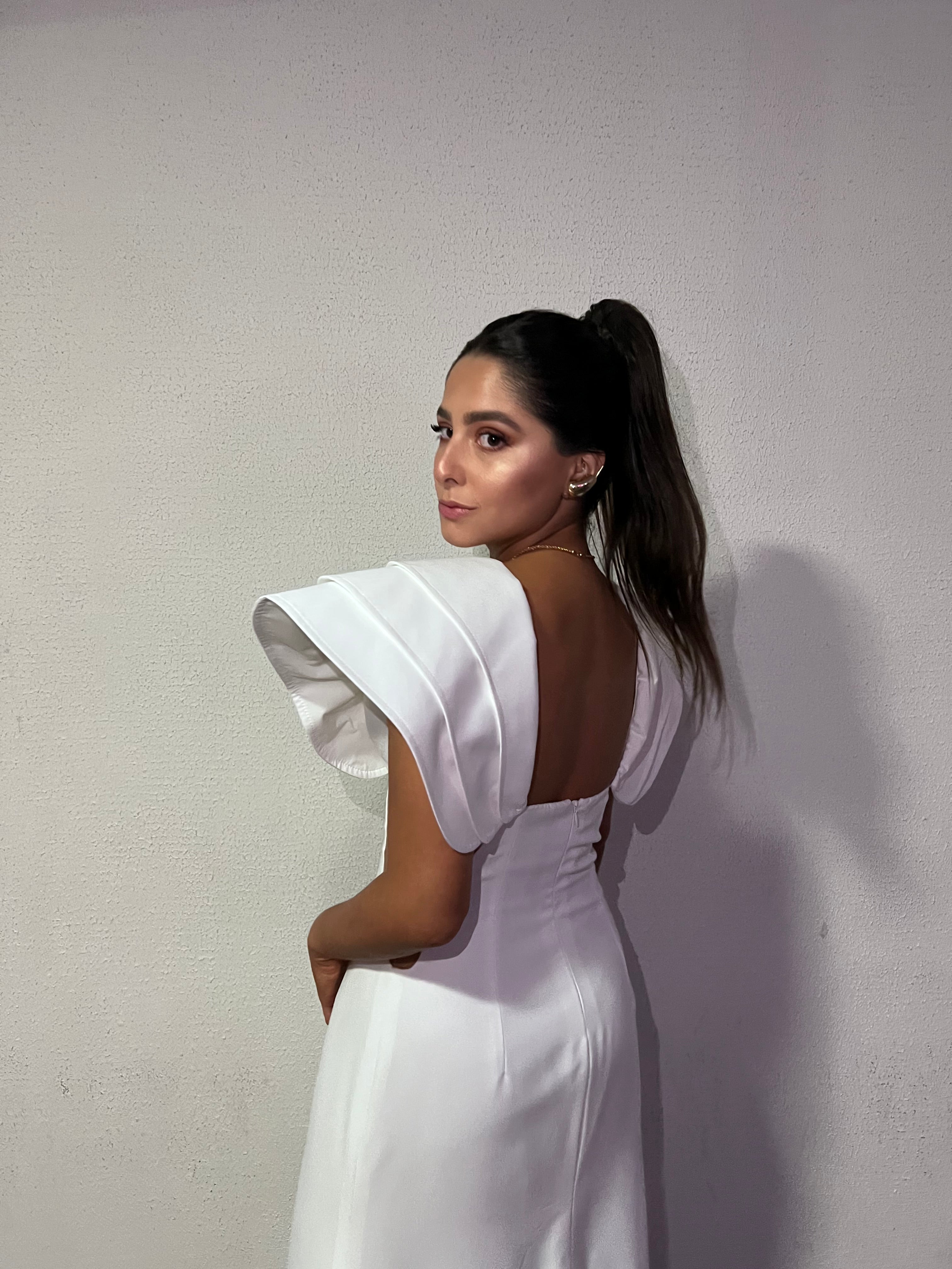 vestido estrutura ombro branco