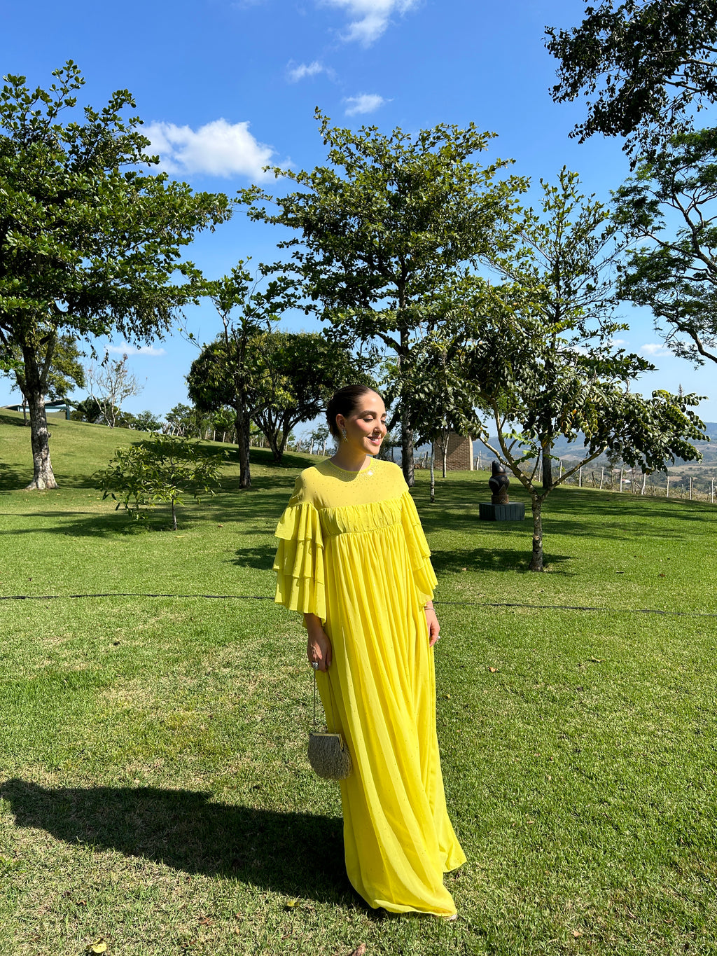vestido manga babados amarelo