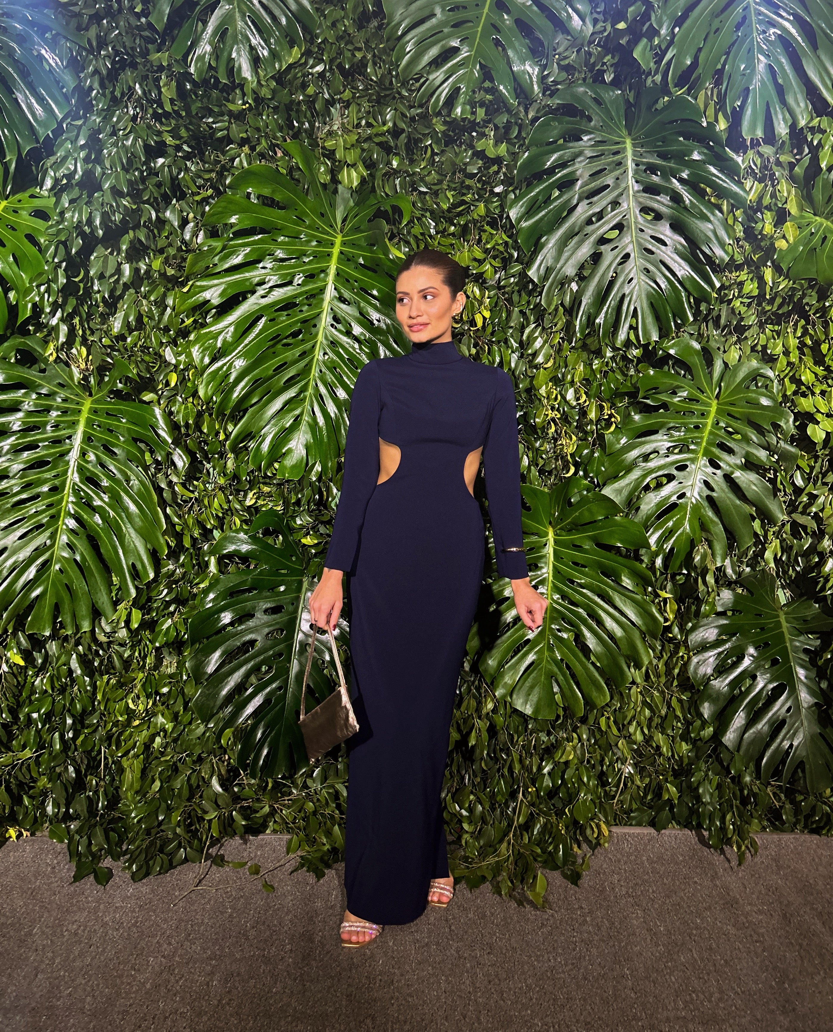 vestido costas abertas manga longa azul