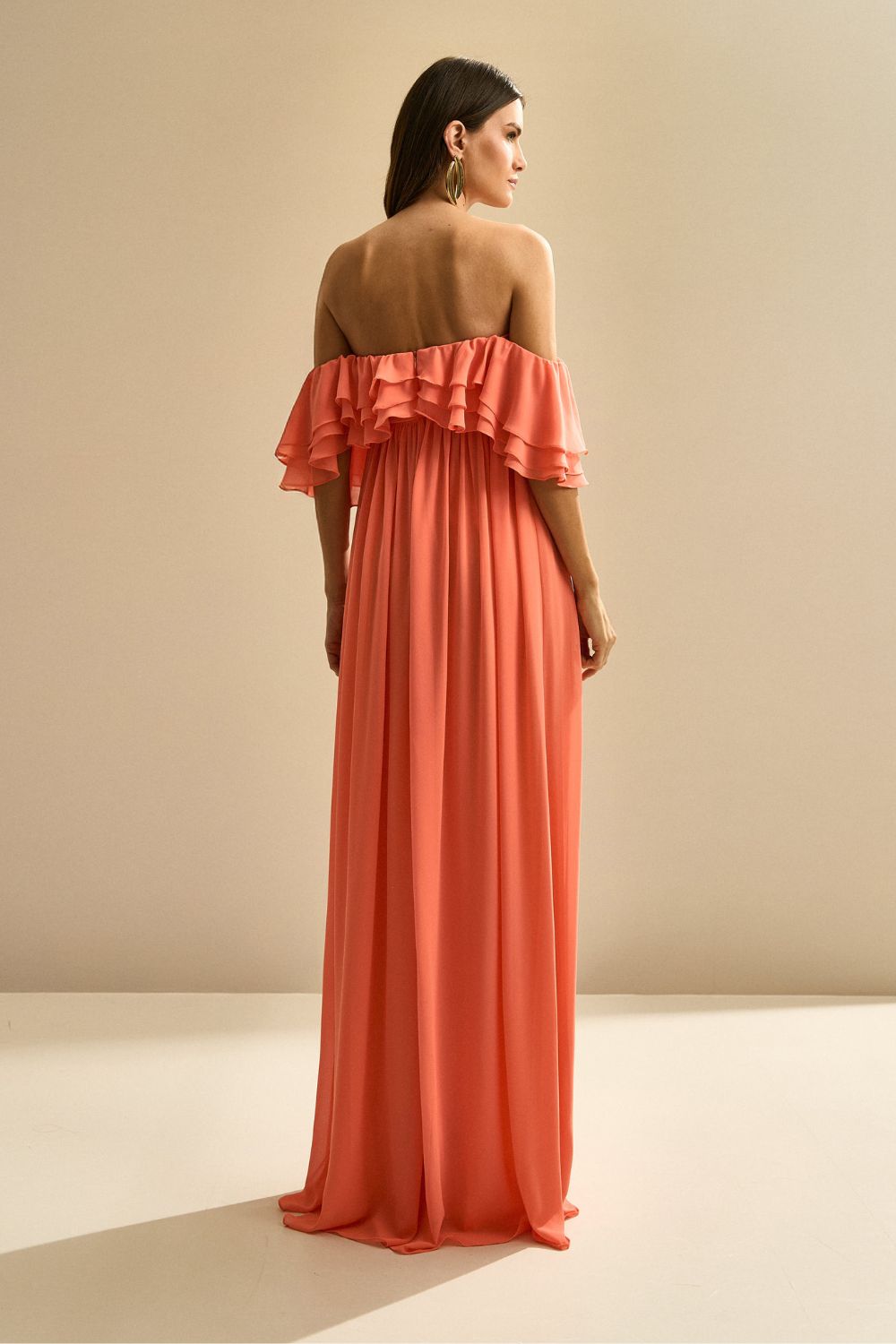 vestido babados tomara que caia coral