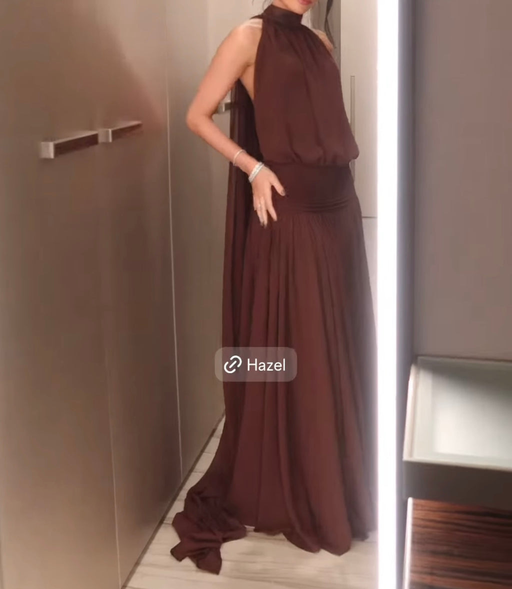 vestido capa marrom
