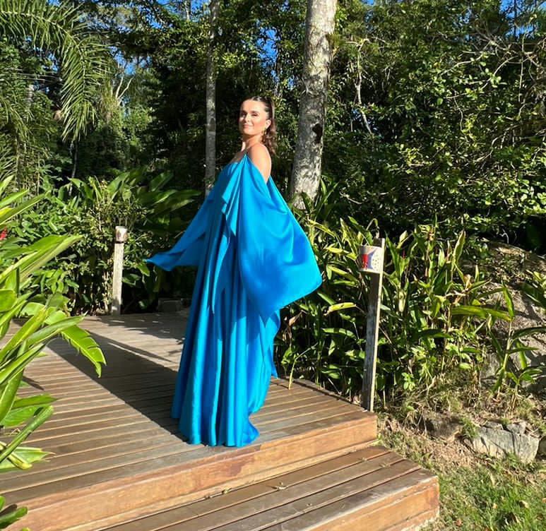 vestido acetinado mangas azul