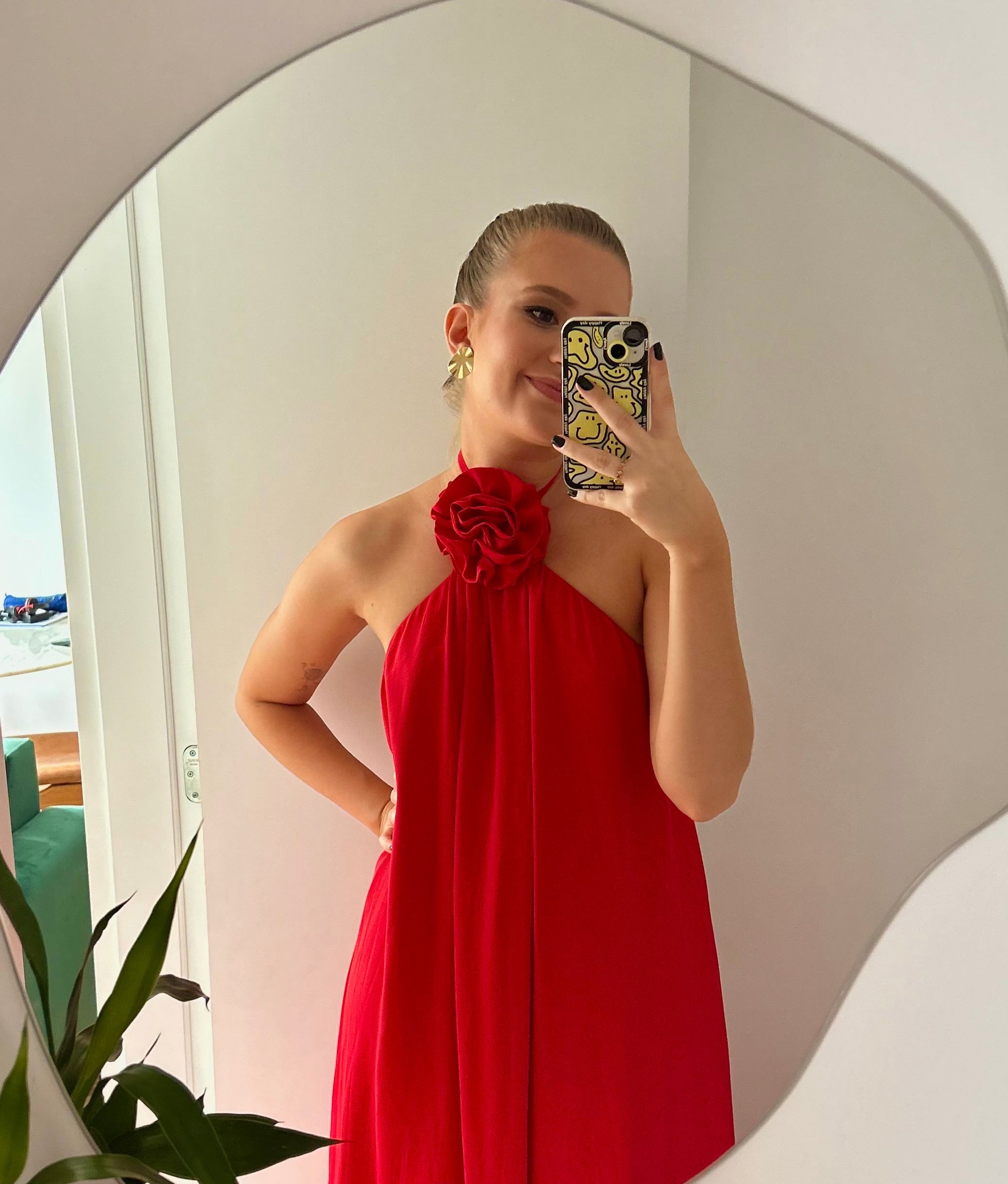 vestido detalhe flor vermelho