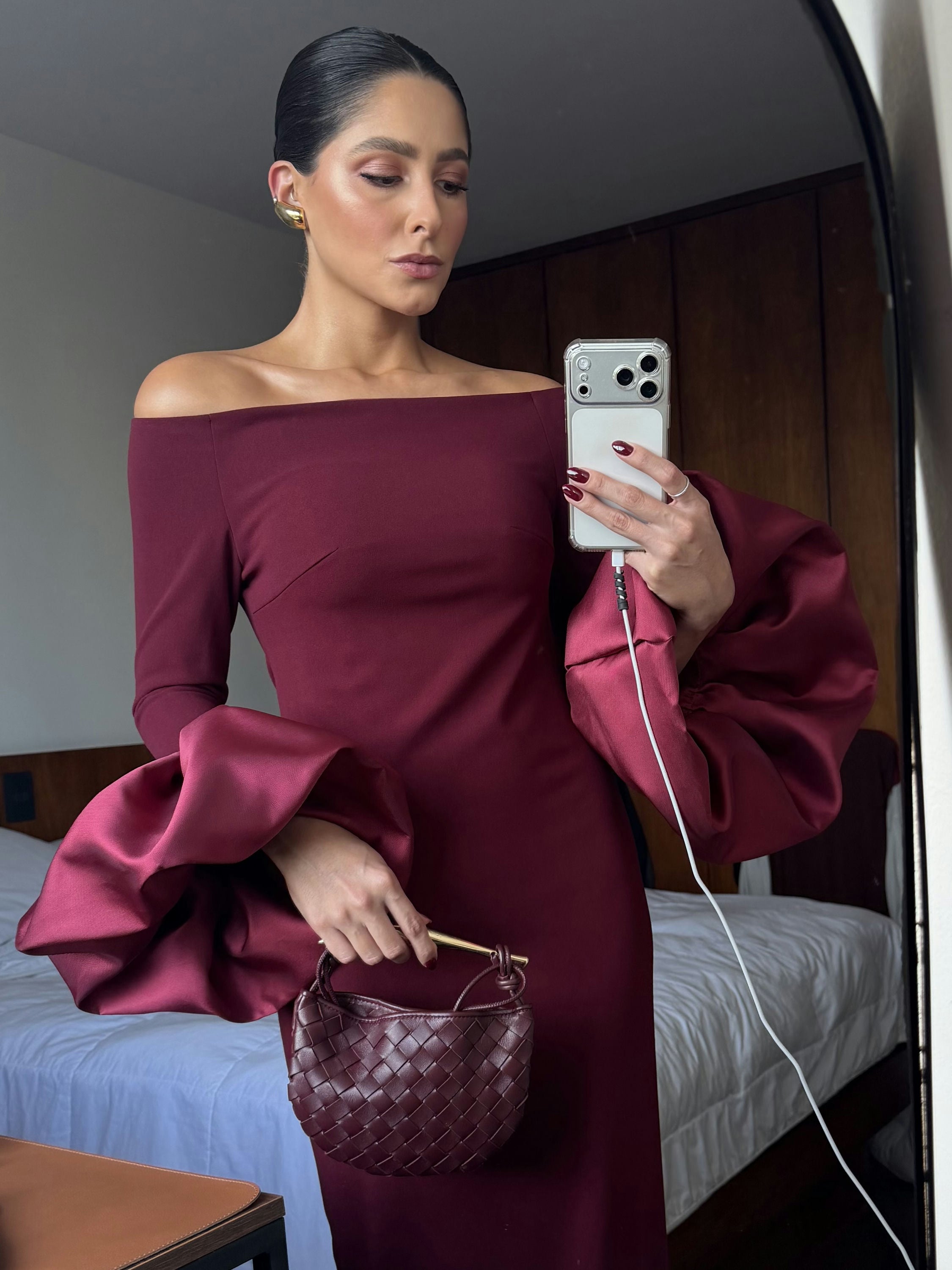 vestido manga pétala vinho