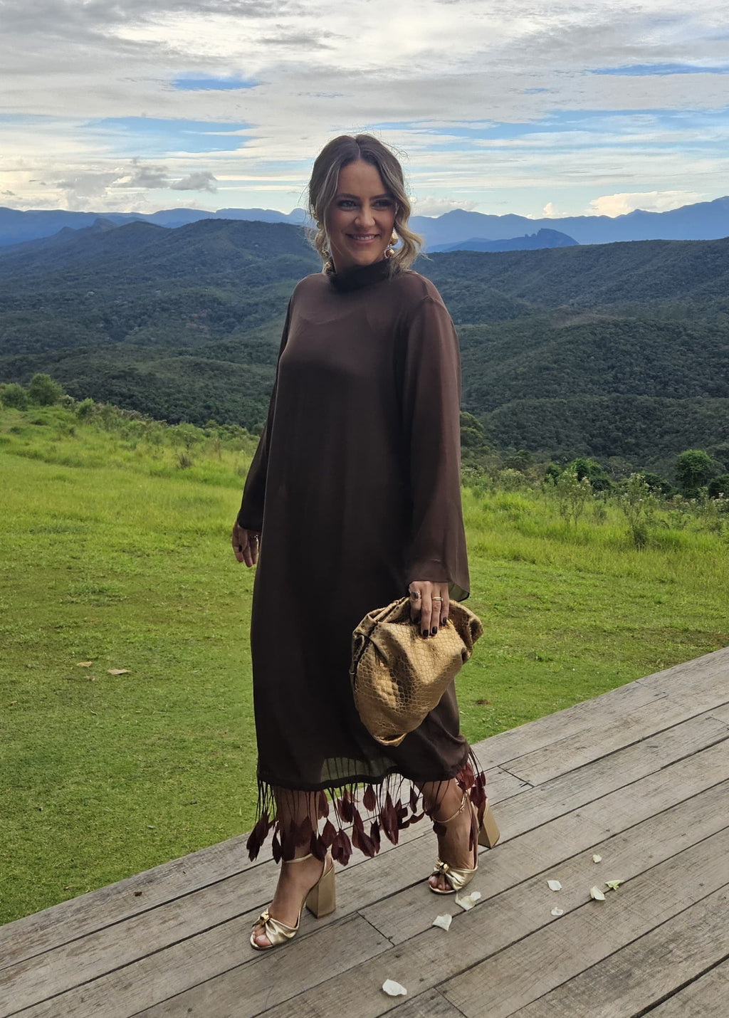 Vestido midi marrom de crepe leve tamanho M