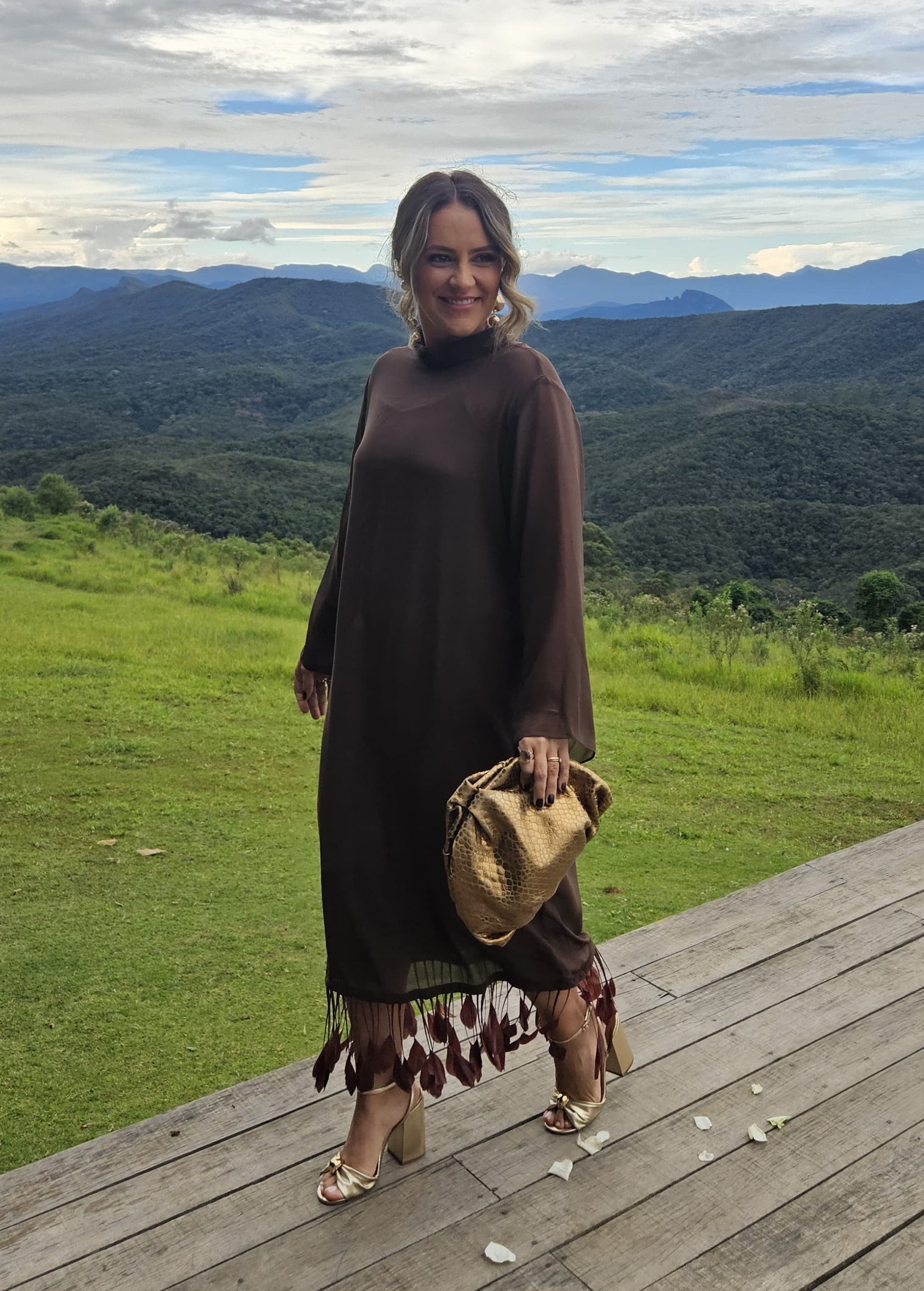 Vestido midi marrom de crepe leve tamanho M