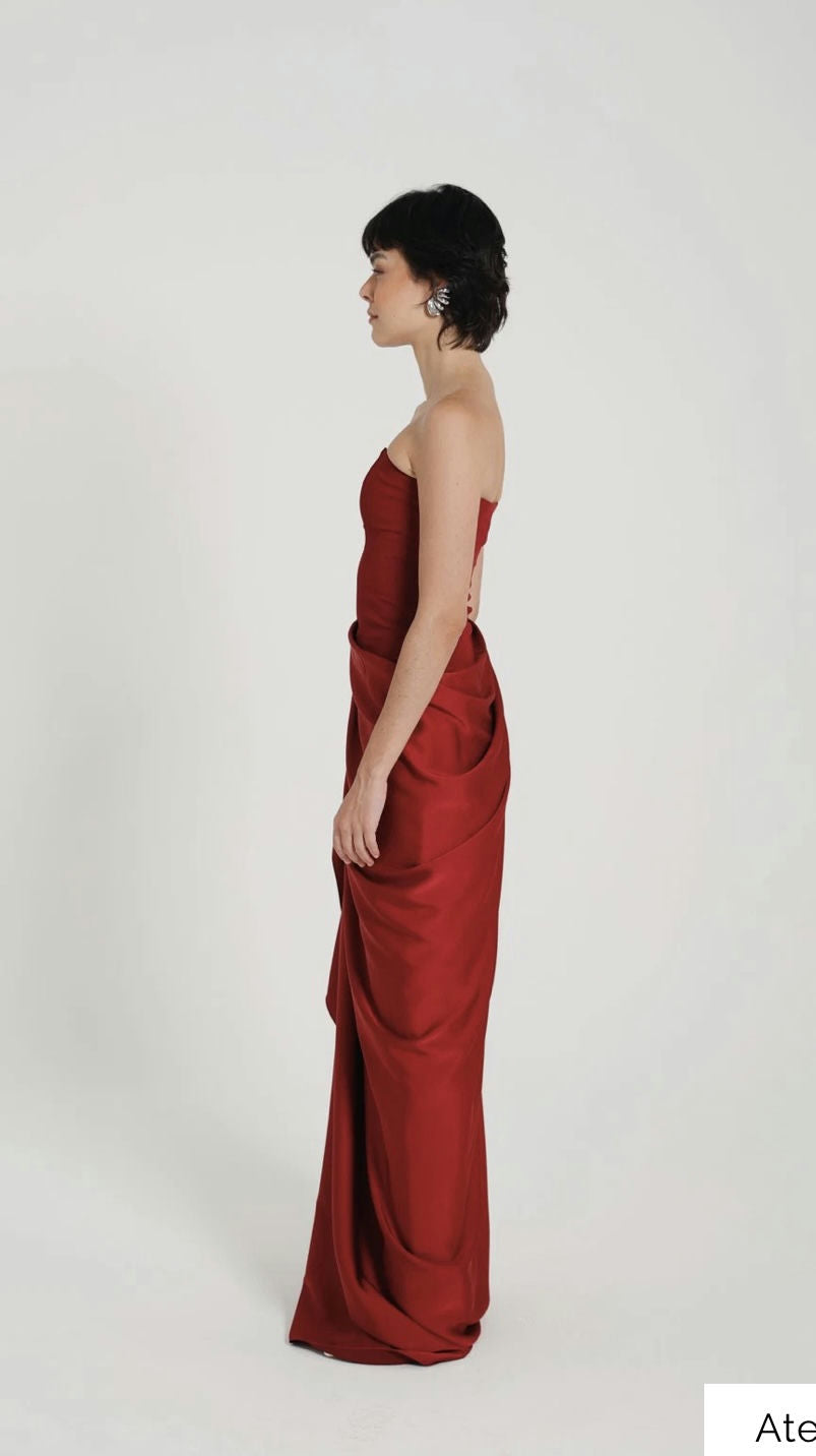 vestido corset saia drapeada vinho