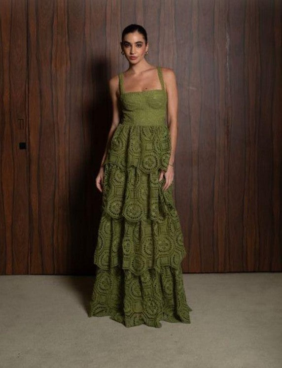 vestido verde babados