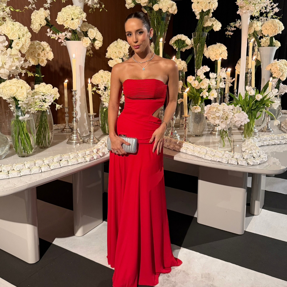 vestido cintura baixa recorte vermelho