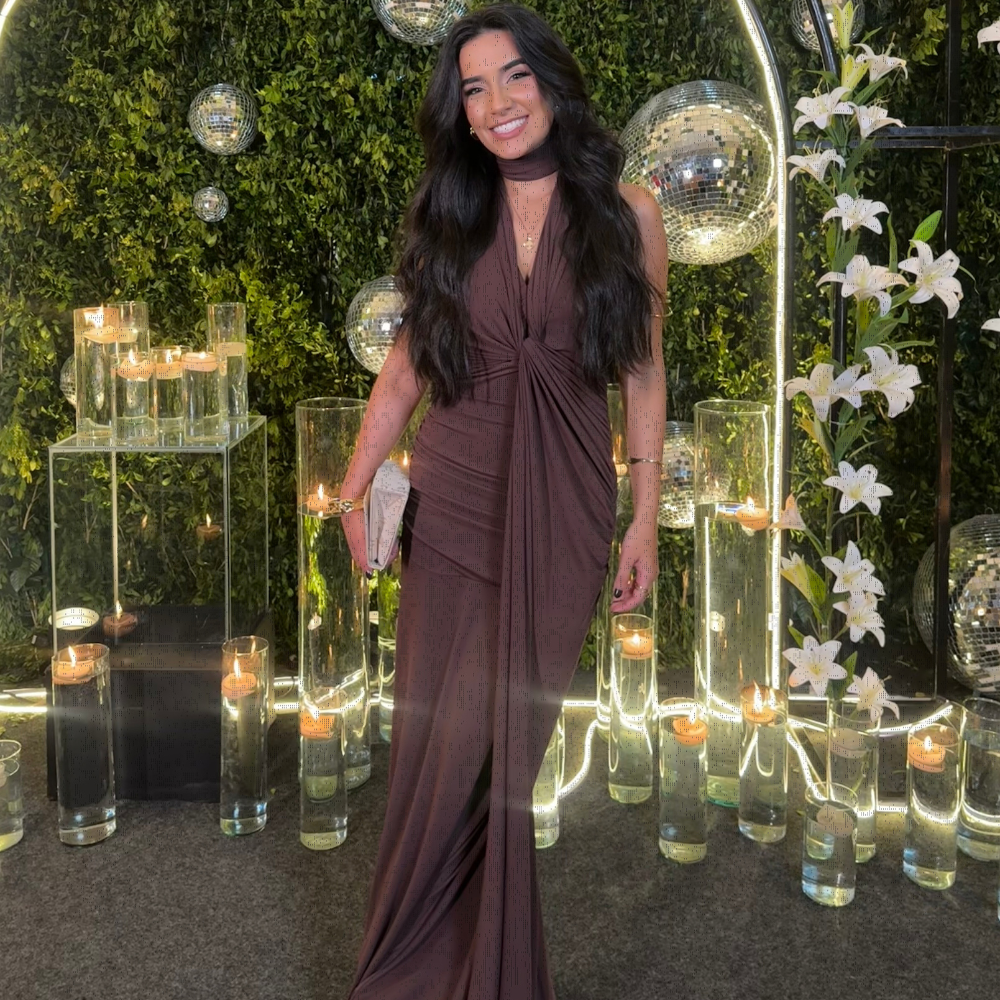 vestido costas abertas marrom