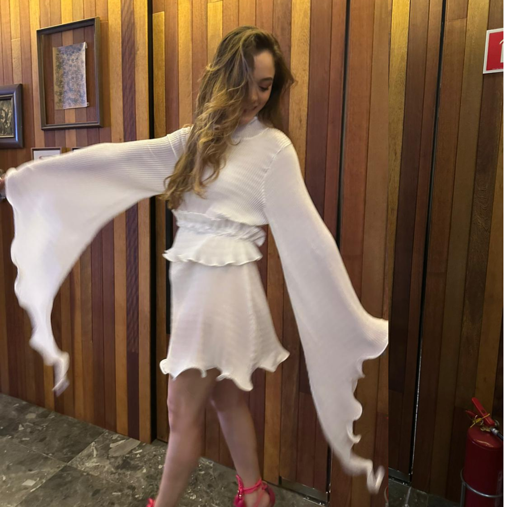 vestido plissado manga branco
