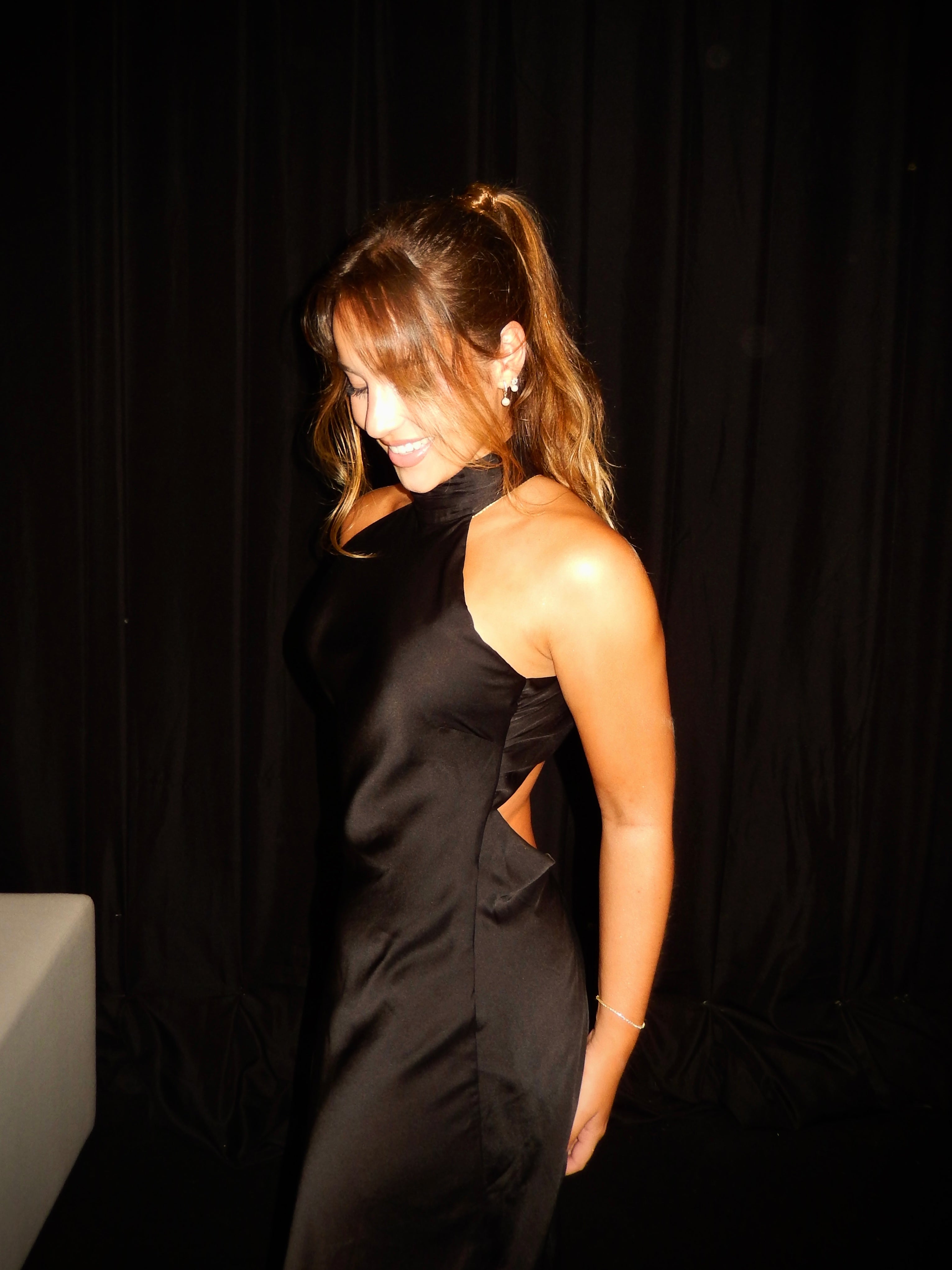 Vestido festa cetim AVLE aberto nas costas preto tamanho M cor preto