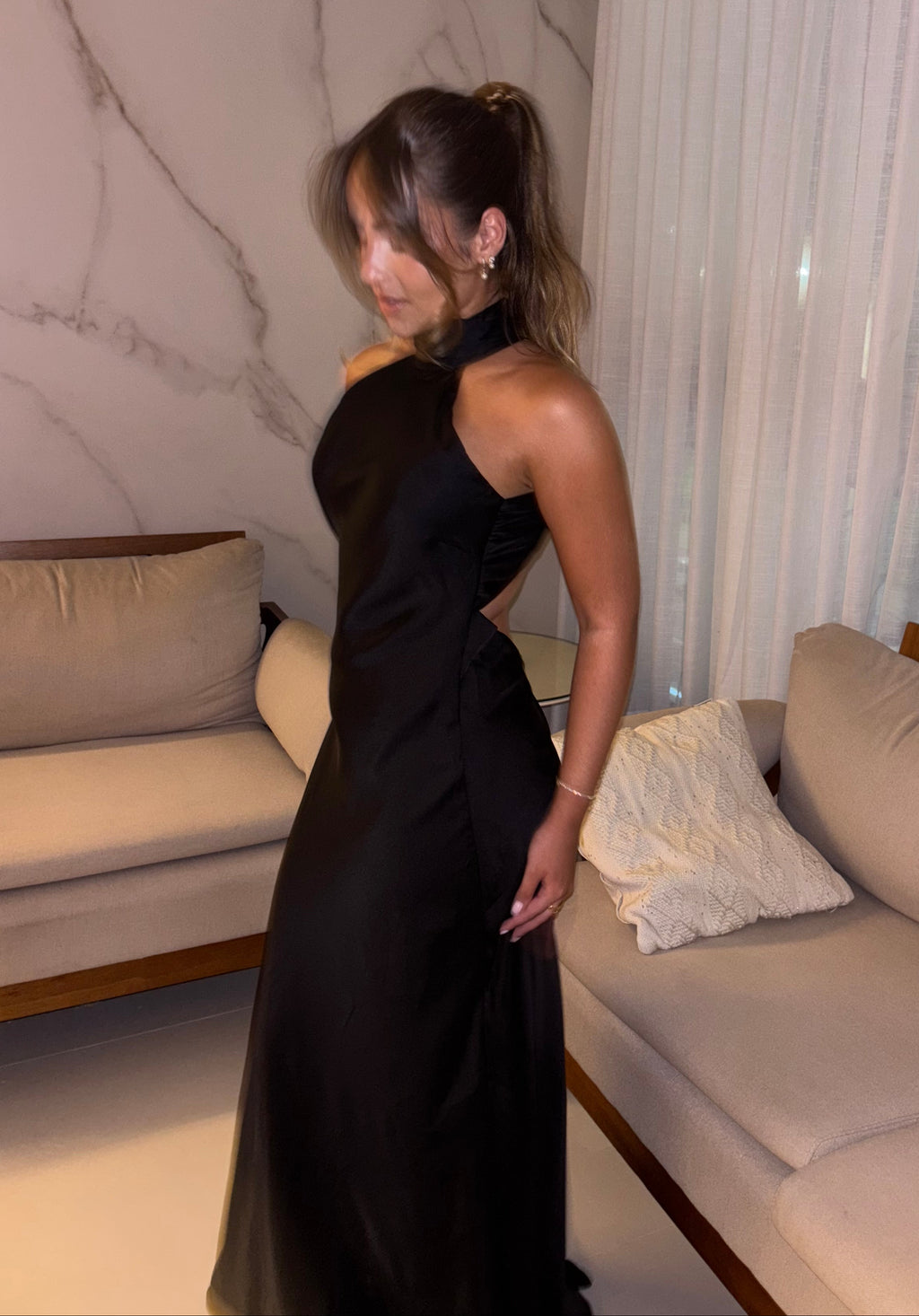 Vestido festa cetim AVLE aberto nas costas preto tamanho M cor preto