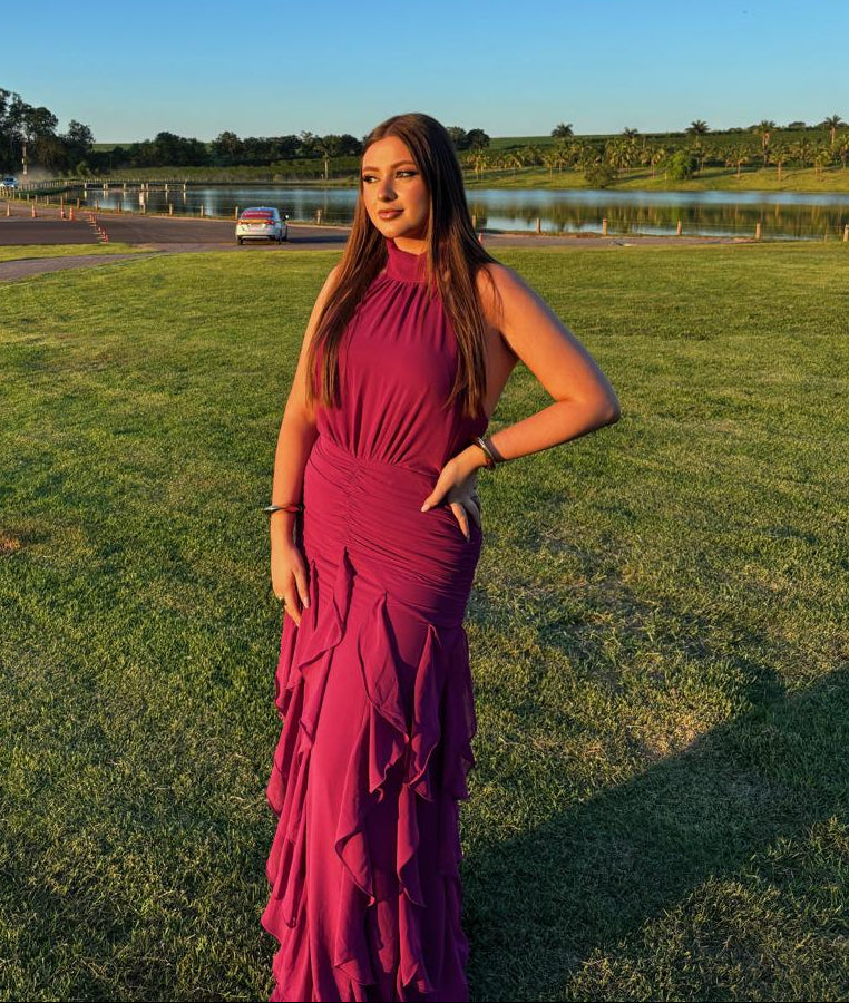 vestido babados cascata bordô