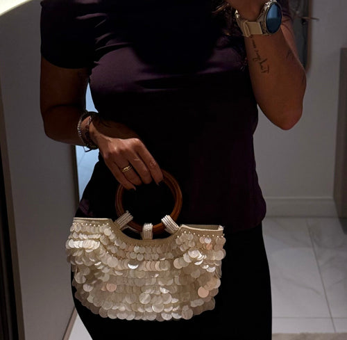 Bolsa trabalhada em madre pérola
