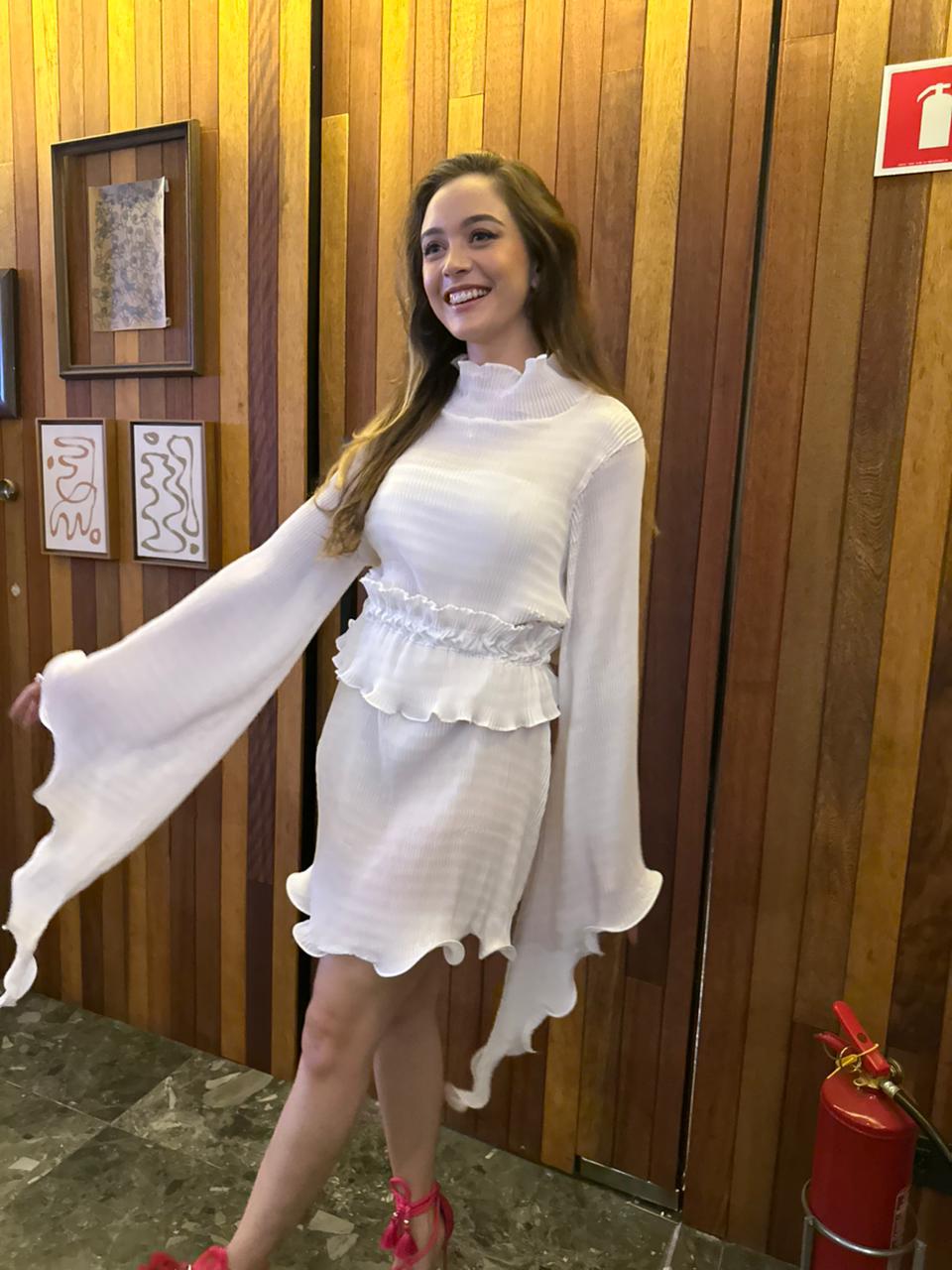 vestido plissado manga branco