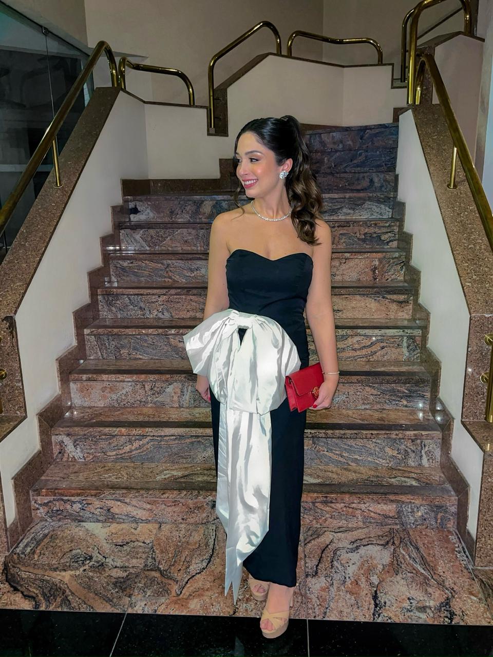 vestido midi laço branco e preto