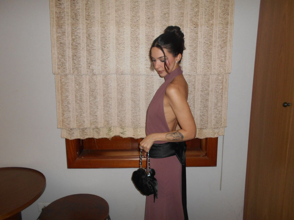 vestido laço traseiro e costas abertas