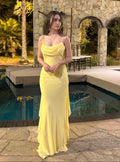 vestido decote nas costas amarelo