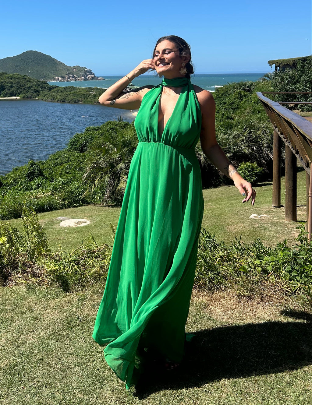 Vestido longo verde amarrações