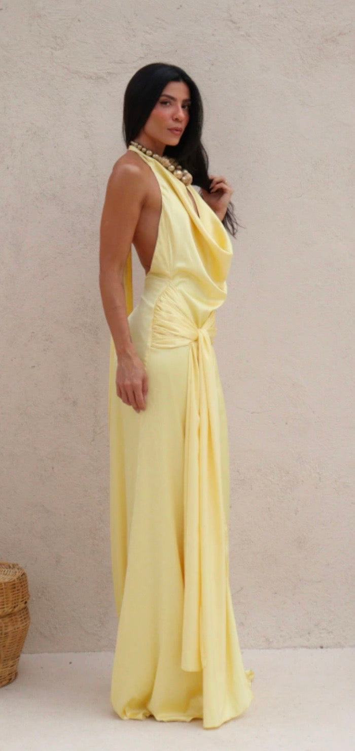 Vestido amarelo fluido
