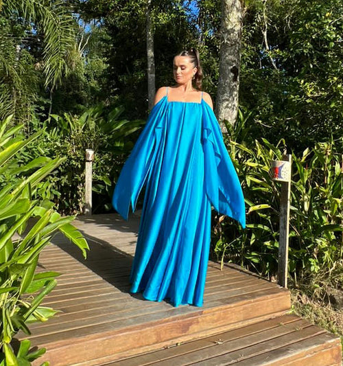 vestido acetinado mangas azul