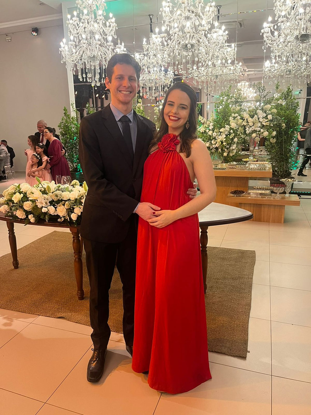 vestido detalhe flor vermelho