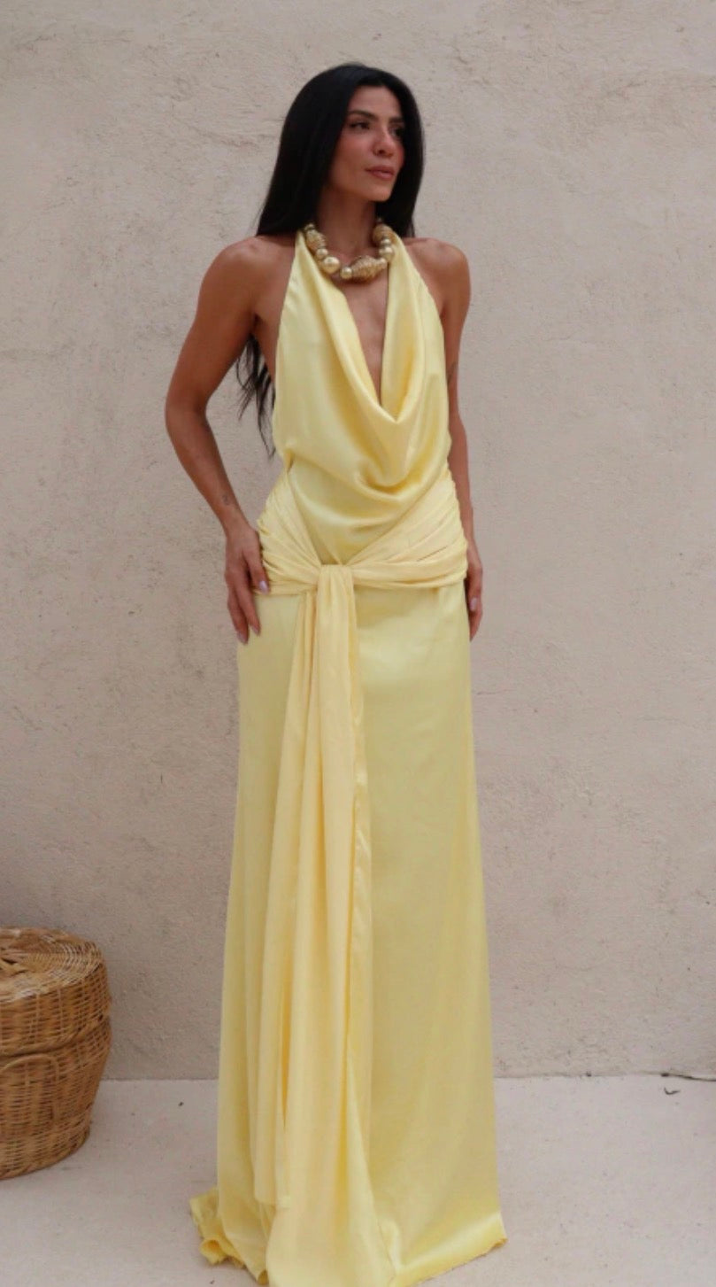 Vestido amarelo fluido