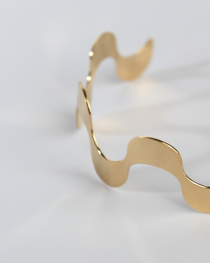 chocker dourada