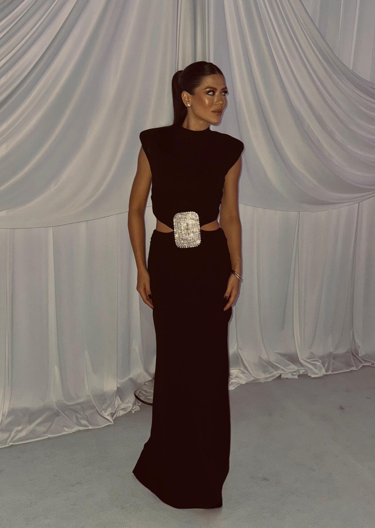 Vestido preto com pedrarias