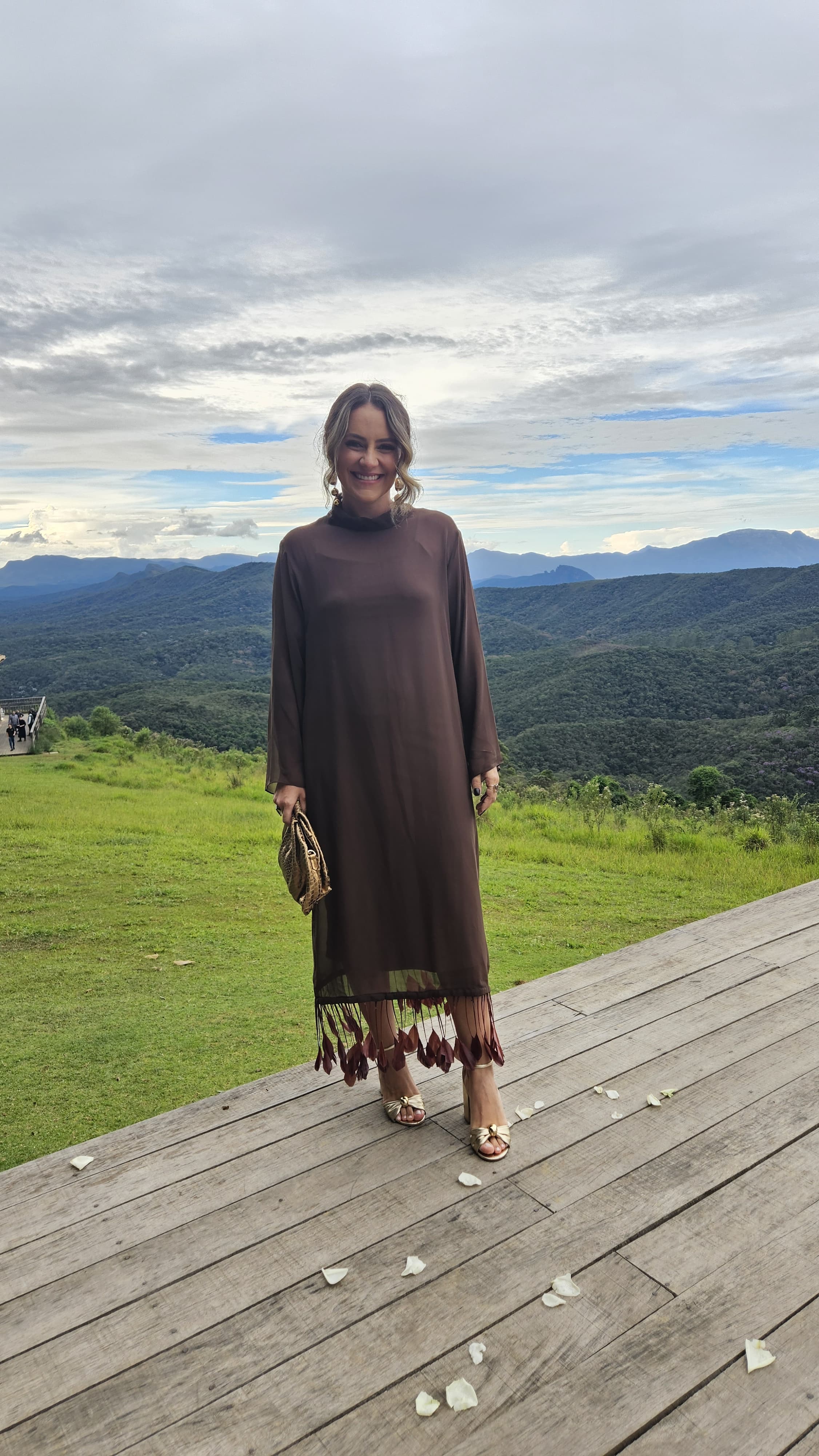 Vestido midi marrom de crepe leve tamanho M