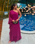 vestido manga com babados fucsia