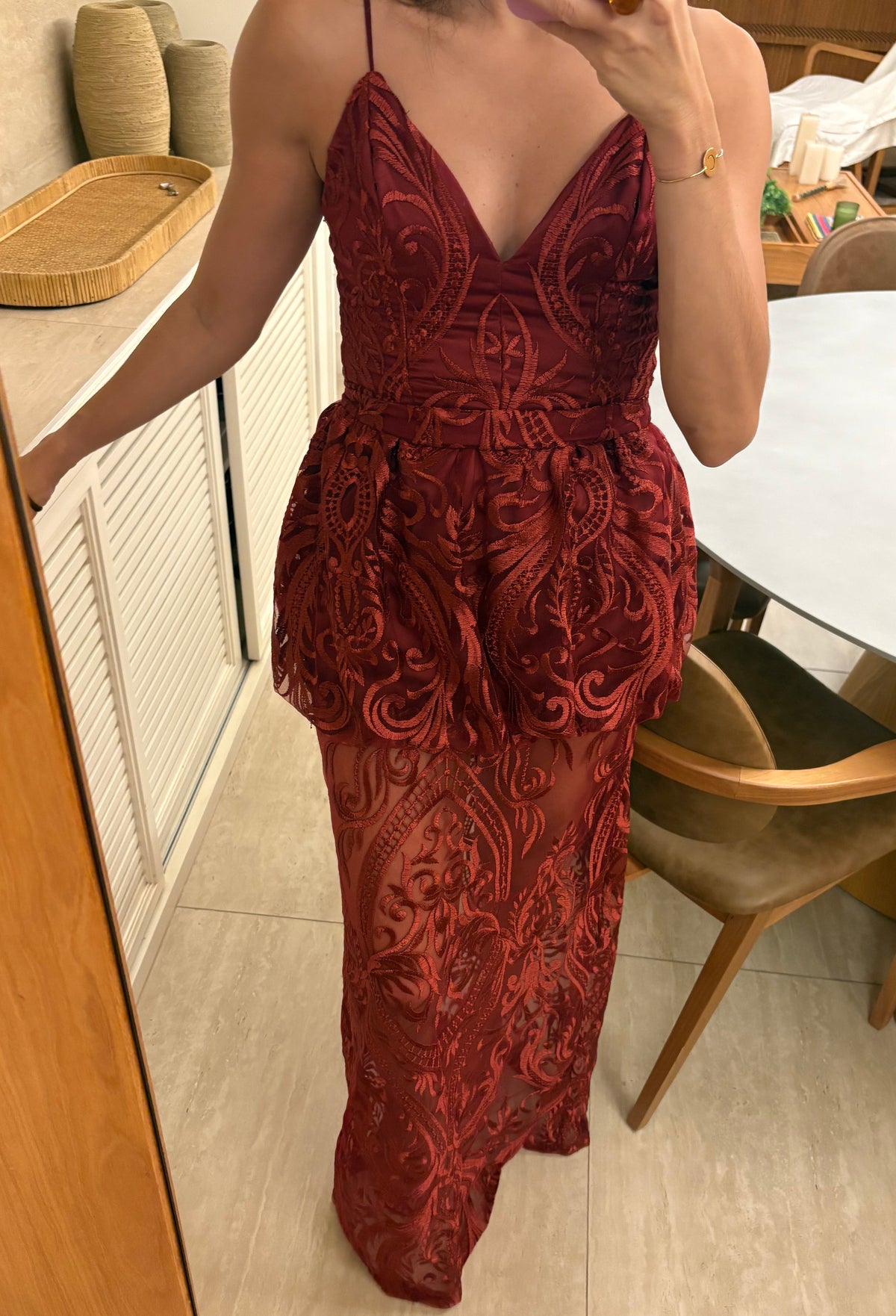 Vestido marsalla com transparência