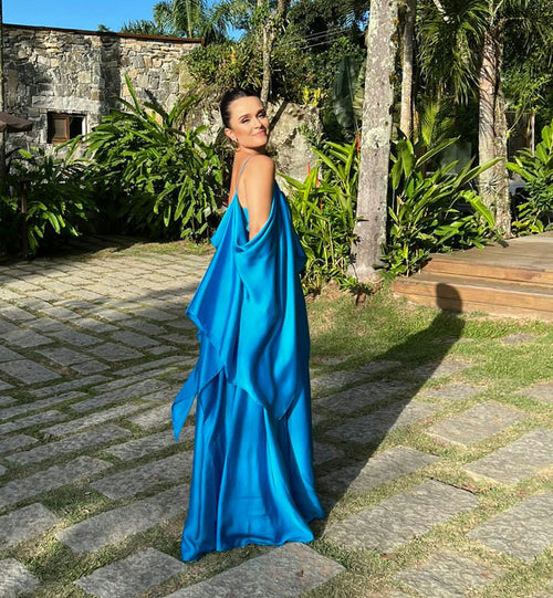 vestido acetinado mangas azul