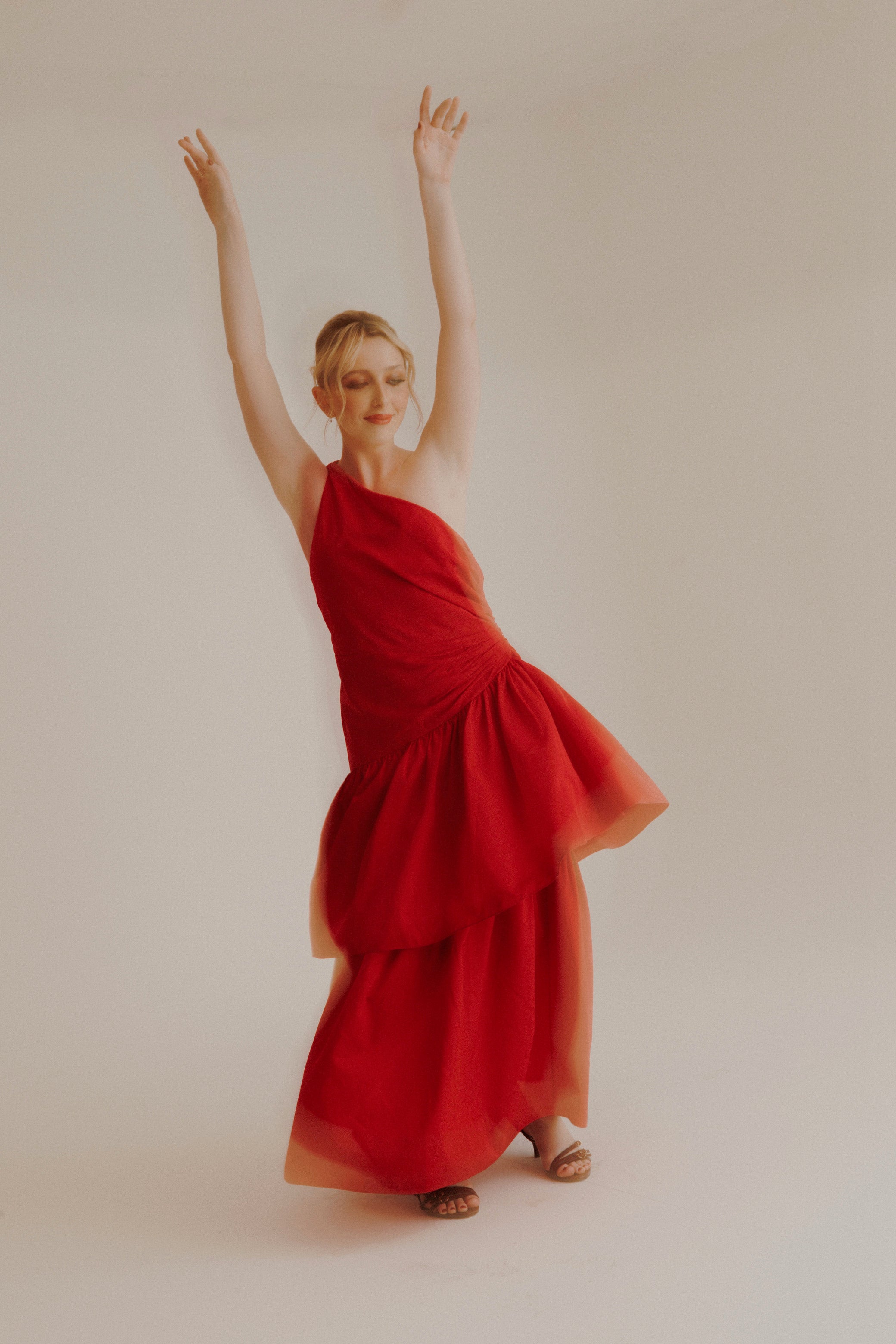 vestido vermelho um ombro só