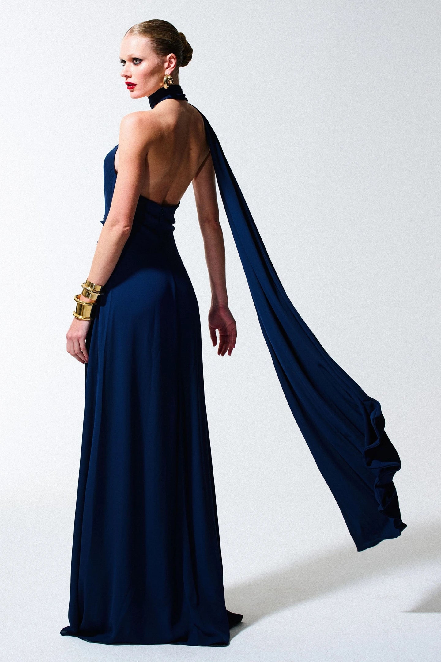 vestido faixa fluida azul