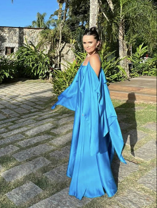 vestido acetinado mangas azul