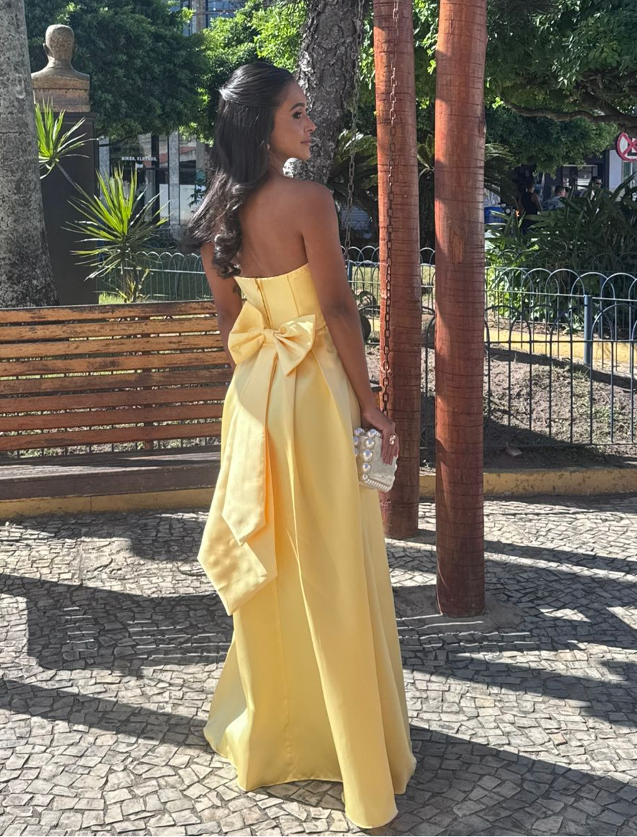 Vestido amarelo com laço nas costas P