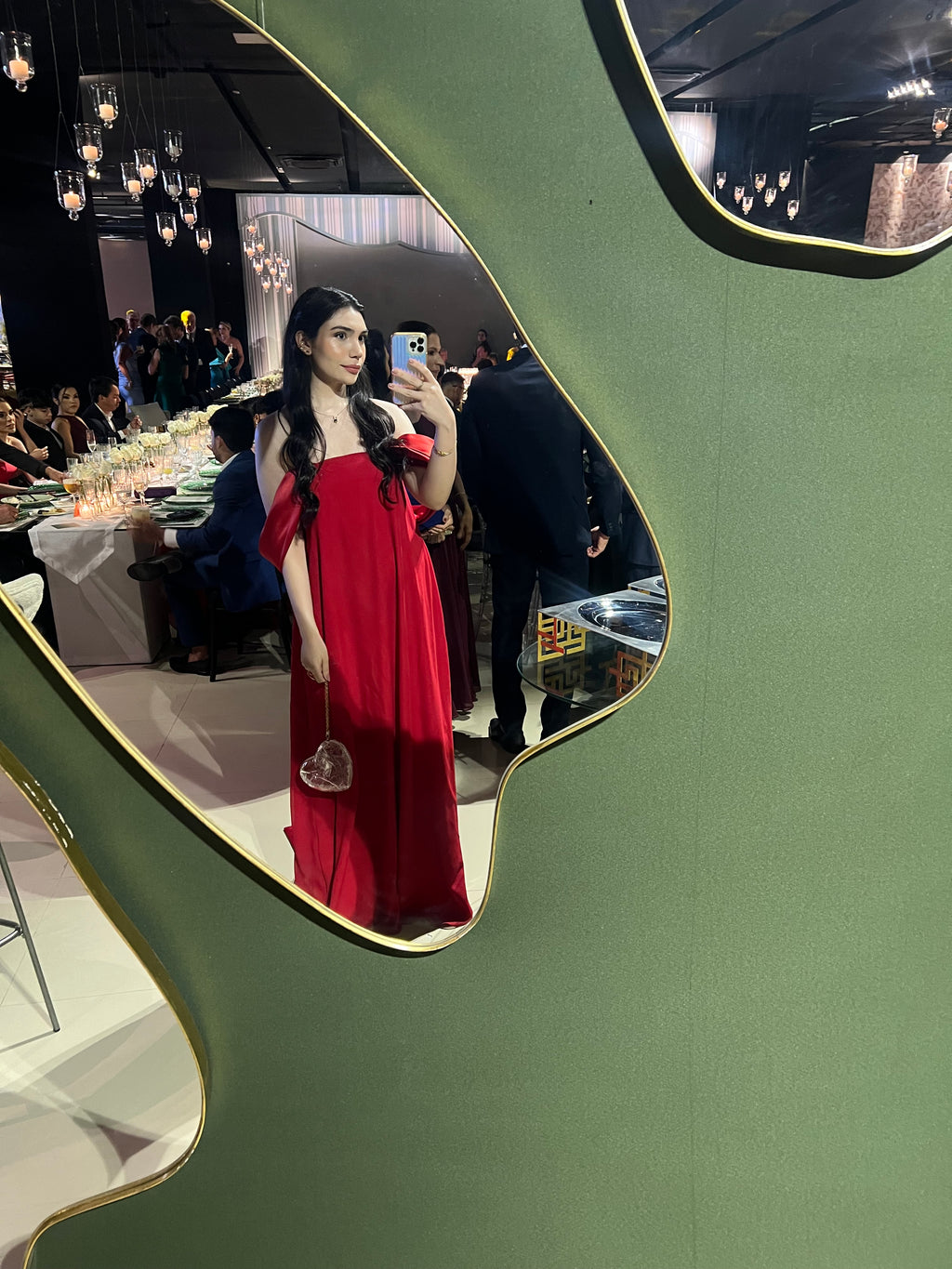 vestido manga acetinada vermelho
