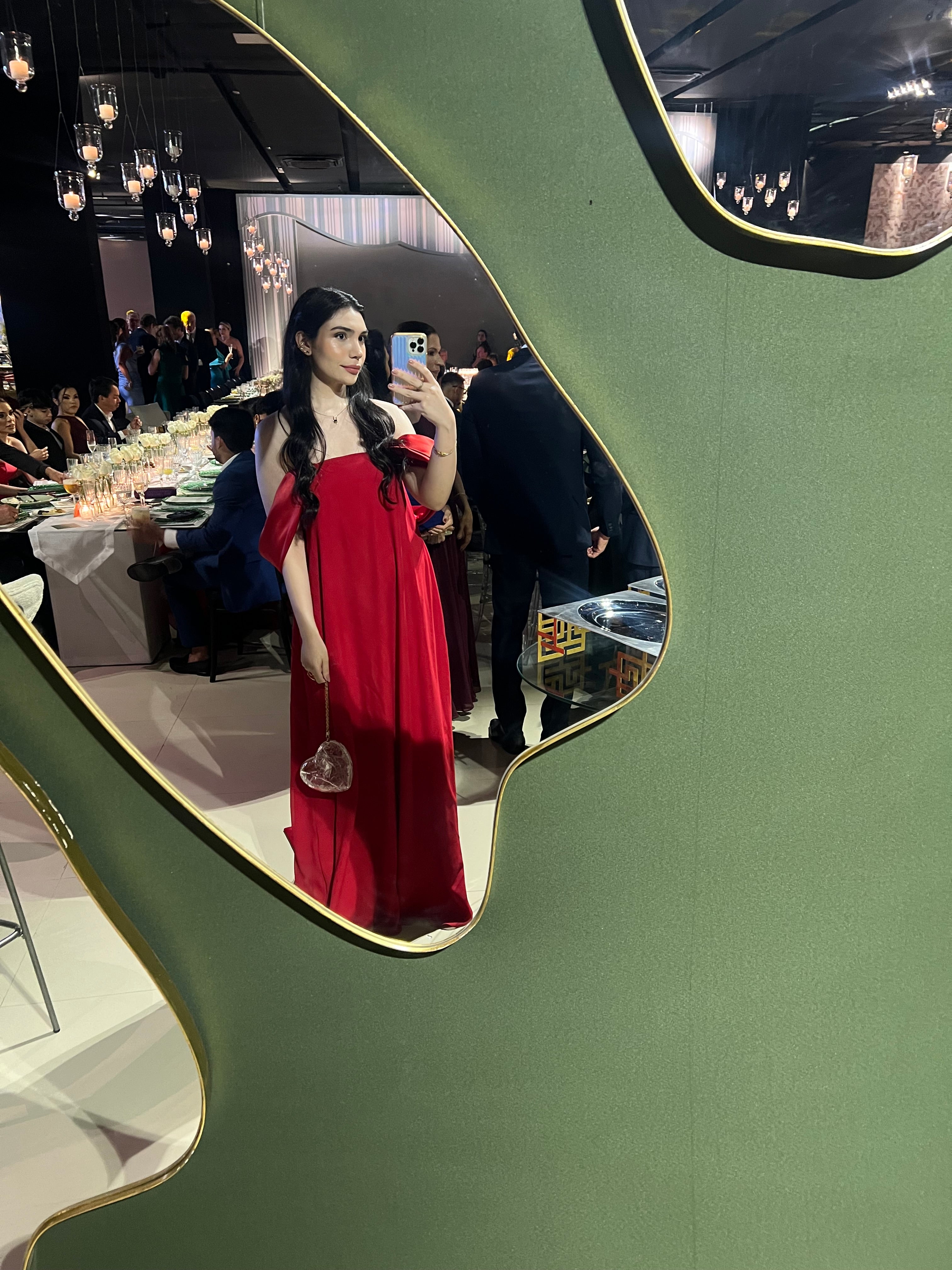 vestido manga acetinada vermelho