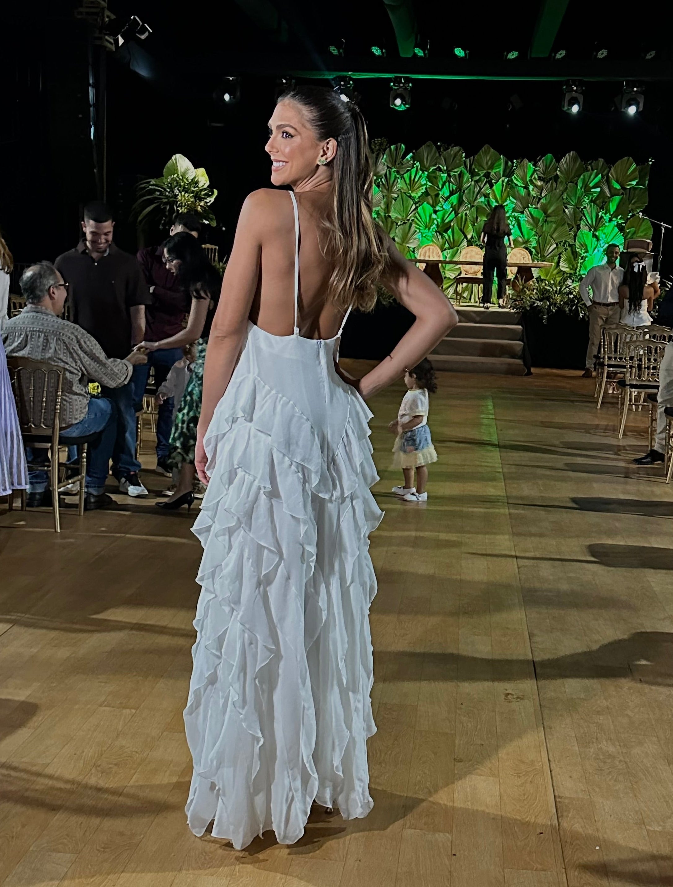 vestido escamas branco