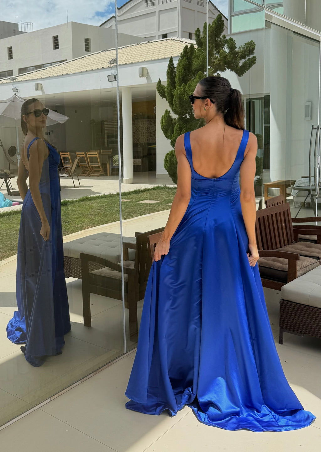 vestido busto drapeado azul